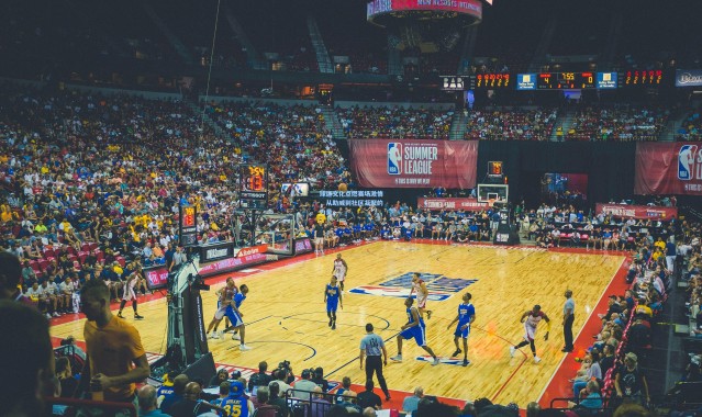 球迷文化点燃赛场激情，从助威到社区凝聚的力量