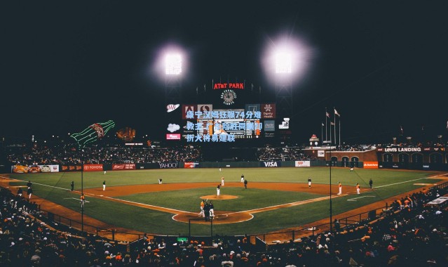 康宁汉姆狂飙74分难救主 广东险胜同曦却折大将易建联