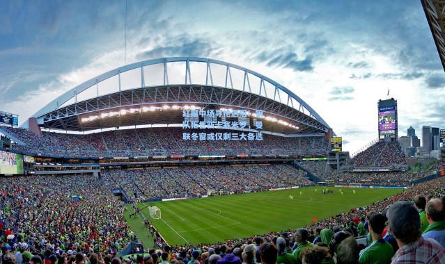 红魔中场寻枪遇阻！狼队拒售新卡塞米罗，曼联冬窗或仅剩三大备选