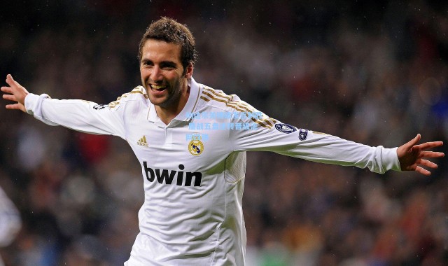 纳达尔关键破发点制胜 鏖战五盘逆转晋级法网四强